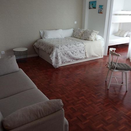 Estudio Con Vistas Al Mar En Baiona Bilik gambar